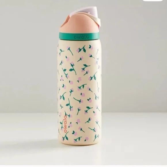 "Tea Time" Rose Floral Owala - 24 oz Freesip - Limited Edition UO Color - Picture 1 of 5